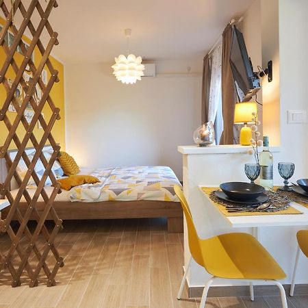 Apartment Yellow Пореч Екстериор снимка