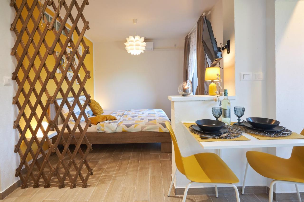 Apartment Yellow Пореч Екстериор снимка