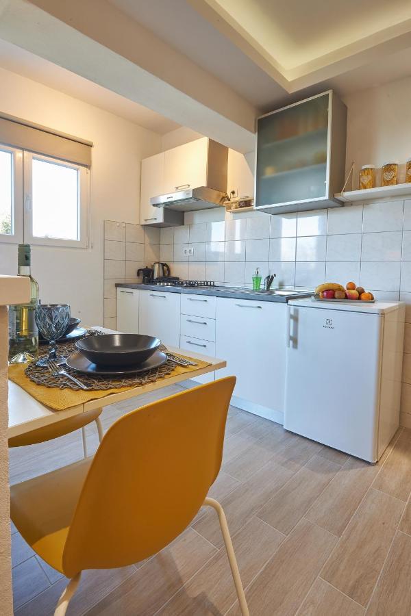 Apartment Yellow Пореч Екстериор снимка