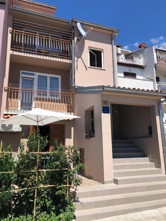 Apartment Yellow Пореч Екстериор снимка